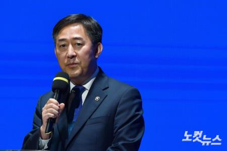 저출산 및 고령화 대응 정부정책 발표하는 양성일 차관