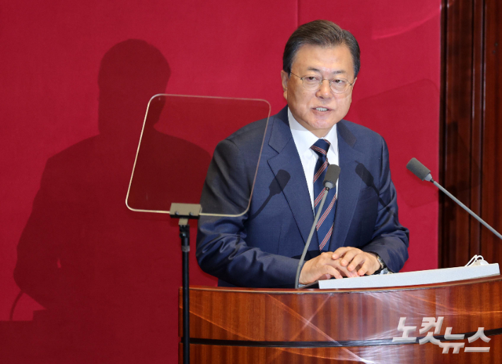 문재인 대통령이 10월 25일 서울 여의도 국회 본회의에서 2022년 예산안에 대한 시정연설을 하고 있다. 박종민 기자