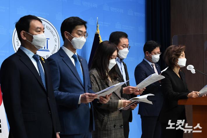 김기현 형제 비리 고소인에 대한 고발사주 및 울산사건 고발사주 의혹 관련 기자회견하는 민주당