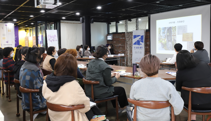 전주시사회혁신센터 성평등전주(소장 조선희)는 전주시, 행정안전부와 함께 오는 19일 성평등전주 커뮤니티홀에서 성평등전주 개관 2주년 기념 연속기획 컨퍼런스 '성평등×사회혁신×젠더거버넌스, 또 길을 열다'를 개최한다. 전주시 제공