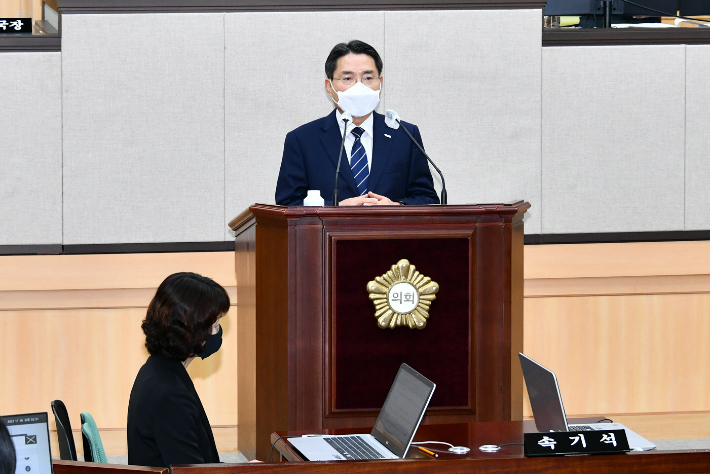 권오봉 여수시장이 여수시의회에서 2022년 시정 구상을 밝히고 있다. 여수시 제공