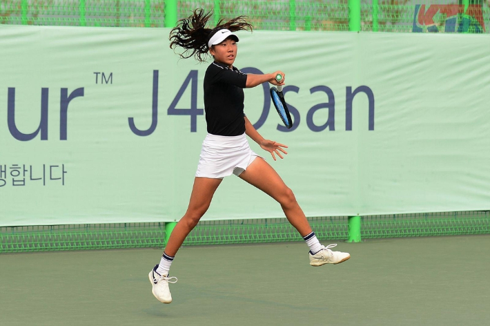 국제테니스연맹(ITF) IMG 오산국제주니어대회 여자 단식 우승자 장가을. 대한테니스협회