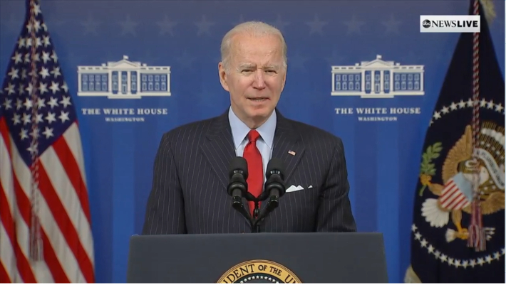 미국 조 바이든 대통령이 23일(현지시간) 비축유 방출 결정 소식을 알리고 있다. abc캡처
