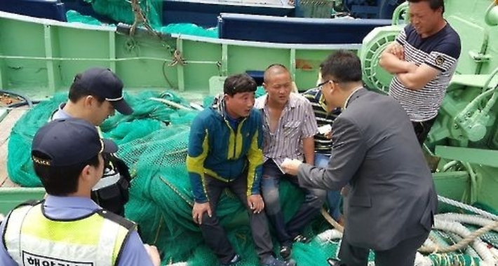 외국인 선원 상담. 연합뉴스