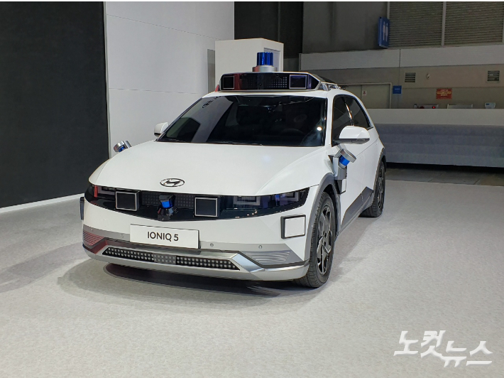 현대자동차가 내년 상반기 서울 도심에서 레벨 4 자율주행 시범 서비스를 운영한다고 밝히며 공개한 아이오닉 5의 디자인. 김승모 기자 