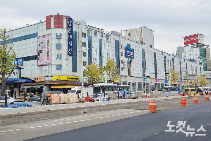 부산진시장 앞 BRT 공사 현장. 송호재 기자