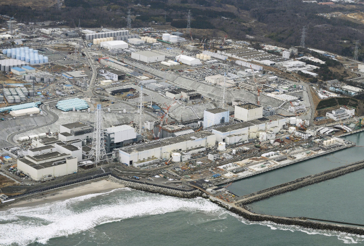 2011년 대지진 때 폭발 사고가 난 도쿄전력 후쿠시마 제1원자력발전소. 2016년 3월에 촬영한 모습. 연합뉴스