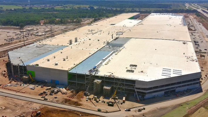 미국 전기차업체 테슬라가 텍사스주 오스틴에 건설 중인 5번째 '기가 팩토리' 공장. 트위터 캡처