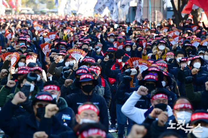 구호 외치는 공공운수노조