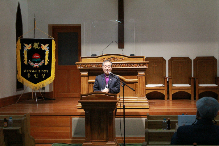 기념사를 하고있는 안정균 감독. 강경신 목사 제공