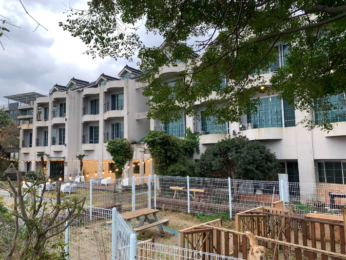 워케이션 시설이 갖춰진 제주 플레이그라운드. 이인 기자