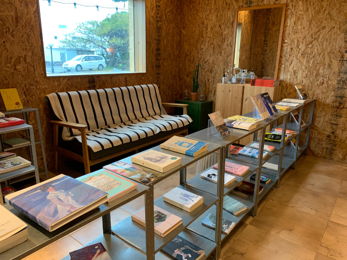 워케이션 시설이 갖춰진 제주 플레이그라운드 내부. 이인 기자