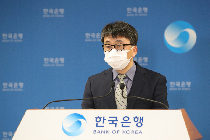 신승철 한국은행 국민계정부장이 2일 '3/4분기 GDP성장률'을 발표하고 있다. 한국은행 제공