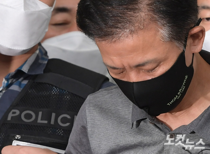 전자발찌를 훼손하고 여성 2명을 살해한 혐의로 구속기소된 강윤성. 이한형 기자