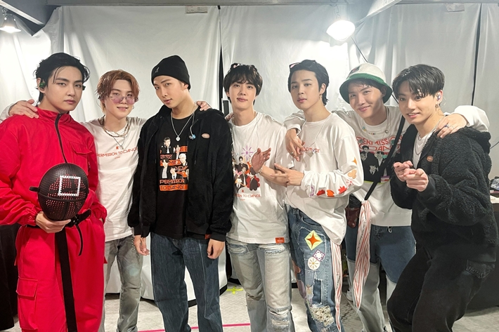 그룹 방탄소년단이 2019년에 이어 두 번째 공식 장기 휴가 기간을 갖는다. 방탄소년단 공식 트위터