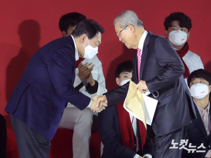 손잡은 윤석열-김종인