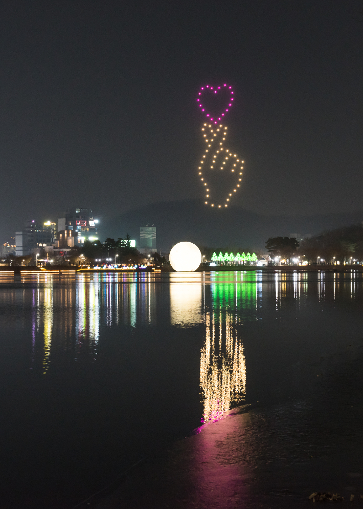 2020년 수성빛예술제 드론쇼. 대구 수성구 제공