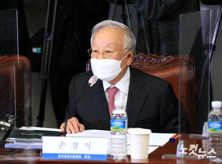 인사말하는 손경식 경총회장