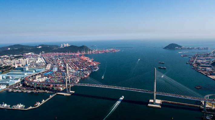 부산지방해양수산청 부산항건설사무소는 10일 부산항 항만개발, 어항개발, 태풍피해복구 및 연안정비사업 등에 소요되는 내년도 예산 2천 581억 원을 확보했다고 밝혔다.부산항만공사 제공.