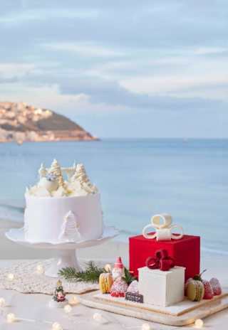 웨스틴 조선 부산과 그랜드 조선 부산은 조선델리에서 시즌 한정 크리스마스 케이크 2종을 이달 말까지 선보인다. 최소 2일 전 사전 예약제로 주문 가능하다. 웨스틴 조선 부산 제공