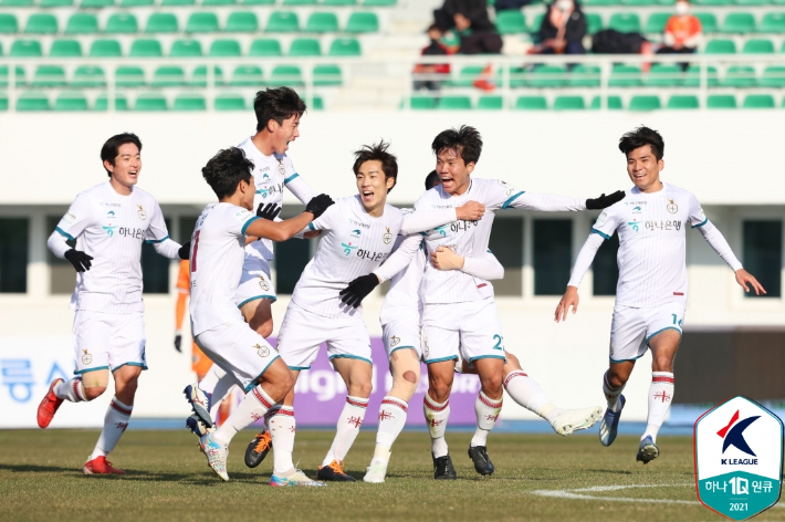 선제골을 넣고 기뻐했던 대전 하나시티즌 선수들. 한국프로축구연맹 제공