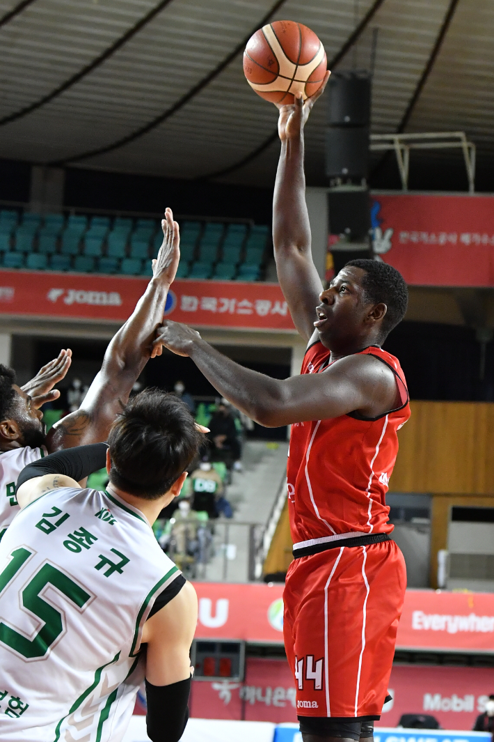 앤드류 니콜슨. KBL 제공