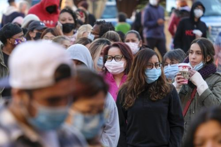 마스크를 착용한 미국 캘리포니아 주민들. 연합뉴스