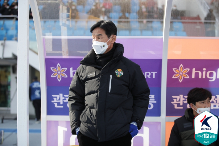 강원FC 최용수 감독. 한국프로축구연맹 제공