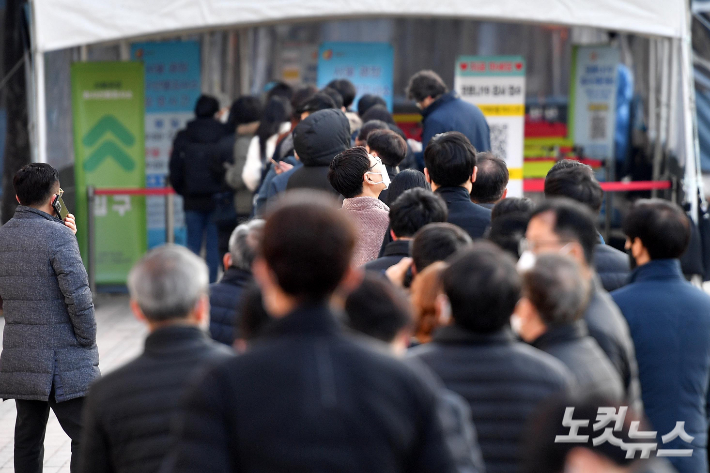 경남의 신규 확진자는 13일 밤 27명, 14일 오후 현재 141명으로, 16개 시군 168명이다. 박종민 기자