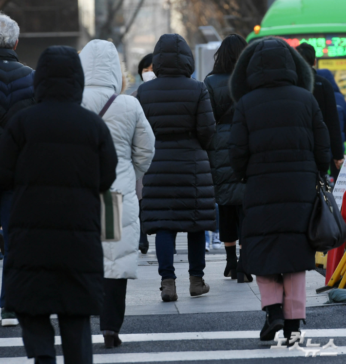 강추위 출근길 시민들. 이한형 기자