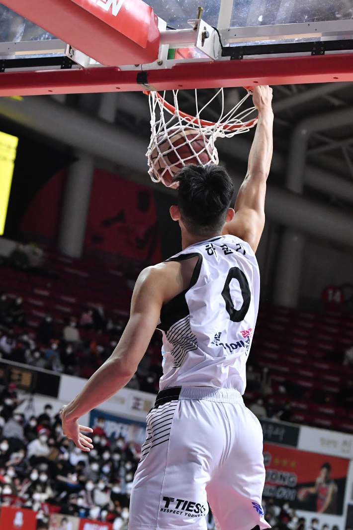 kt 루키 하윤기. KBL 제공