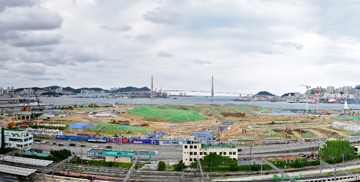 부산시는 23일 오전 부산항국제전시컨벤션센터 컨퍼런스홀에서 '부산시 북항재개발 범시민추진협의회' 총회를 연다. 사진은 북항재개발 부지. 부산시청 제공 