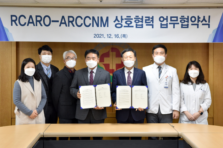 ARCCNM과 RCA 사무국은 최근 화순전남대병원 회의실에서 아시아·태평양지역의 원자력 평화적 이용을 위한 업무협약을 체결했다. 화순전남대병원 제공