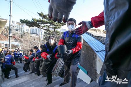 연탄배달 봉사 나선 김소연