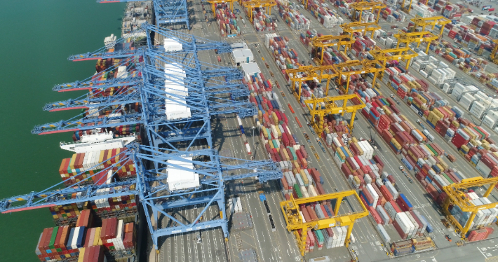 부산항 신항 2부두 운영사인 부산신항만(주)(PNC터미널)가 부산항만공사(BPA)안전활동 평가에서 가장 높은 S등급(탁월)을 받았다. 부산항만공사 제공