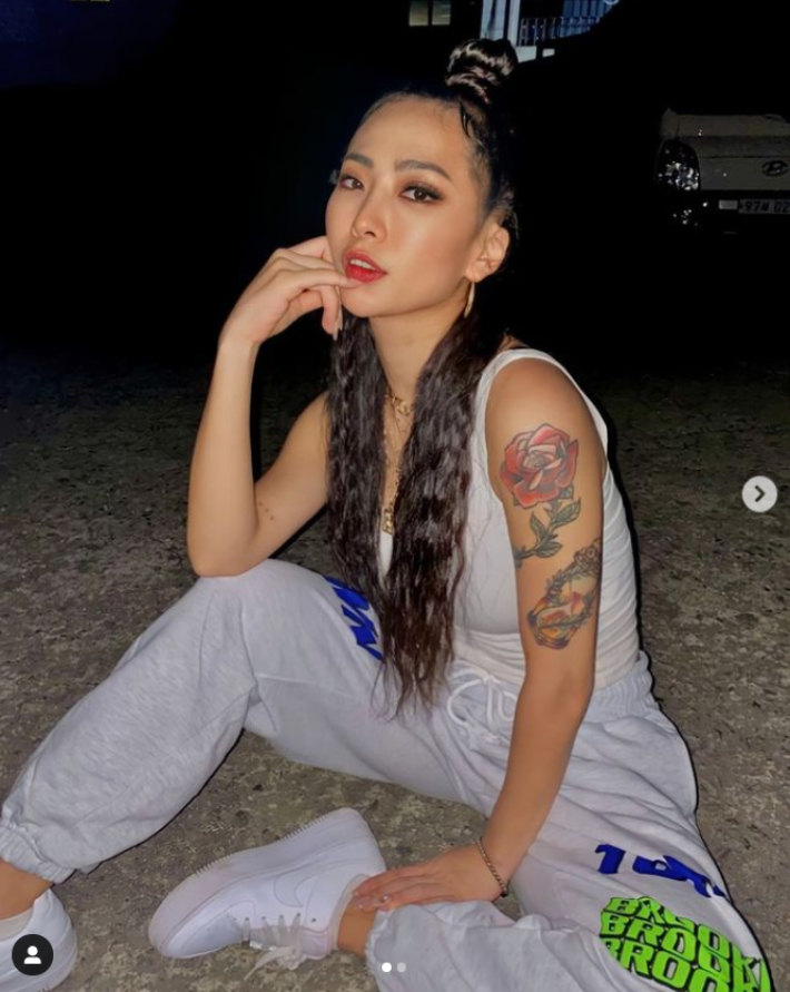 조거팬츠를 입은 허니제이. 허니제이 인스타그램 캡처 