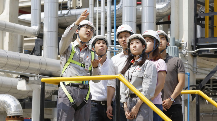 울산대학교 학생들이 SK에너지 울산공장에서 현장 실습에 참여하고 있다. 울산대 제공