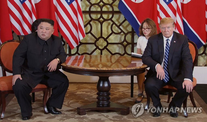 지난 2019년 2월 28일 끝내 결렬됐던 제2차 북미정상회담에서의 김정은 북한 국무위원장과 도널드 트럼프 당시 미국 대통령. 연합뉴스