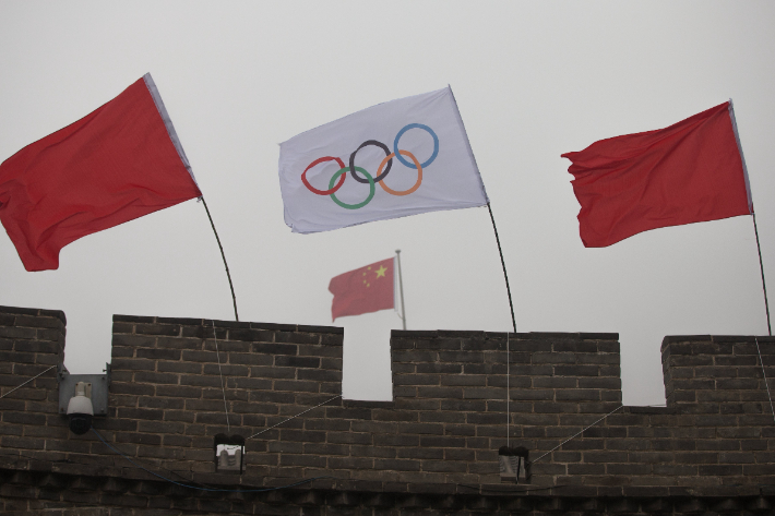 베이징에 전달된 올림픽기. 연합뉴스