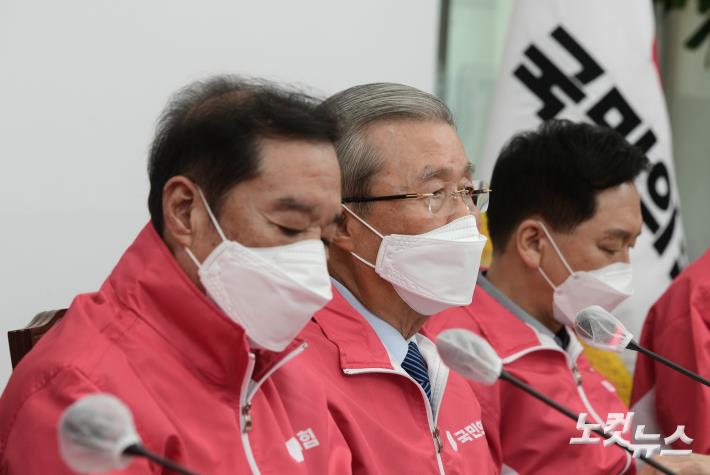 김종인 국민의힘 총괄선대위원장이 3일 국회에서 열린 중앙선거대책위원회의에 참석, 모두발언을 하고 있다.