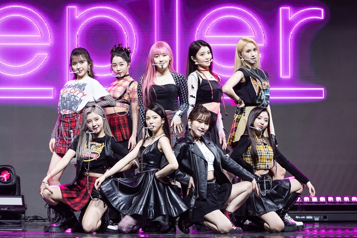 3일 오후, 9인조 여성 아이돌 그룹 케플러의 데뷔 쇼케이스가 온라인으로 열렸다. 웨이크원·스윙엔터테인먼트 제공
