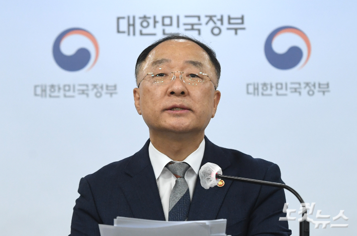 홍남기 경제부총리 겸 기획재정부 장관. 이한형 기자