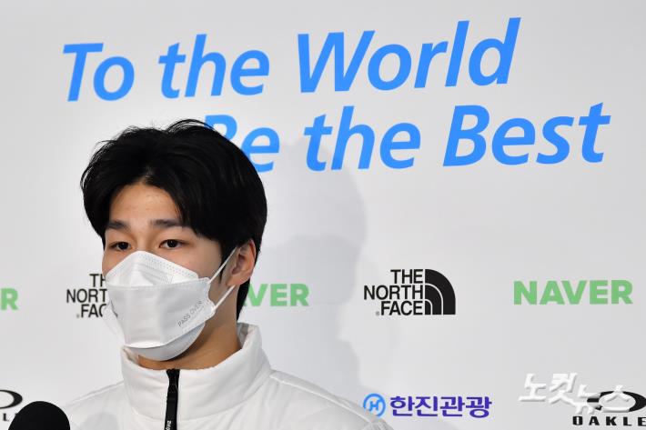 인터뷰하는 황대현