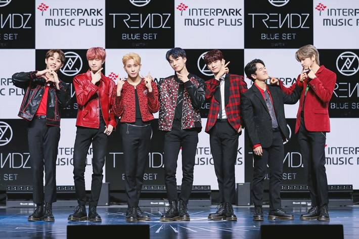 7인조 남성 아이돌 그룹 트렌드지가 5일 오후 데뷔 쇼케이스를 열었다. 인터파크 뮤직플러스 제공