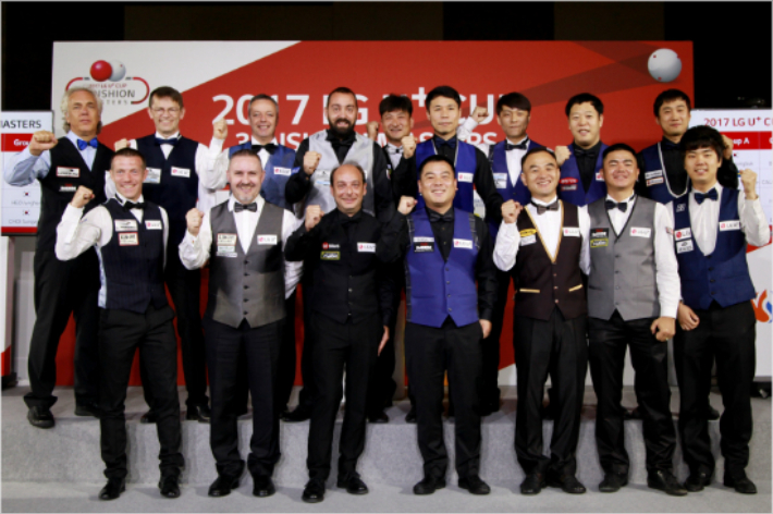 PBA 출범 이전인 2017 LG U+ 3쿠션 마스터스 당시 쿠드롱(밑줄 왼쪽 두 번째)이 4대 천왕 등 세계 정상급 선수들과 기념 촬영을 한 모습. 코줌코리아