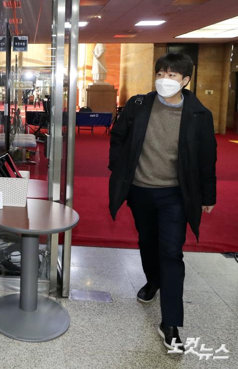 국회 출근하는 이준석 국민의힘 대표