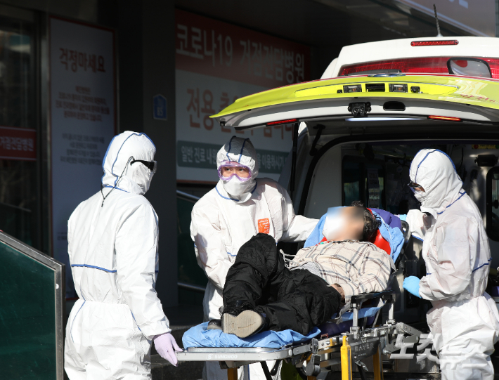 경남의 신규 확진자는 밤새 창원에서만 10명이 발생했다. 일주일째 확진자가 감소세를 보이며 100명대 안팎까지 줄었다. 박종민 기자