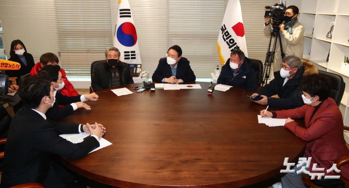 윤석열, 성남 대장동 원주민들과 면담