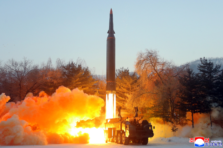 북한이 시험발사한 극초음속 미사일. 조선중앙통신 캡처
