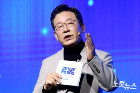 이재명 더불어민주당 후보가 11일 오전 서울 여의도 국회 의원회관 대회의실에서 열린 